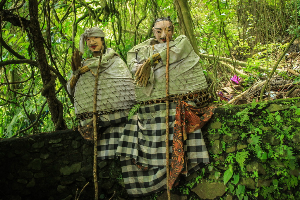 FOTO: Kuburan Desa Trunyan Bali Tradisi Pemakaman Warisan Leluhur – Motret Lagi!